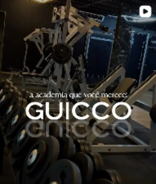 Equipamento de musculação com identidade visual da Guicco